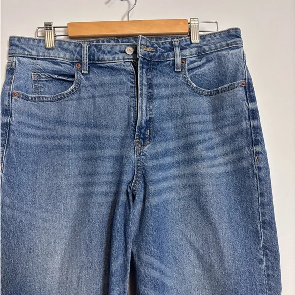Old Navy Extra High-Rise Sky-Hi Wide Leg Jeans w/ Secret Smooth Pockets - Picture 5 of 9